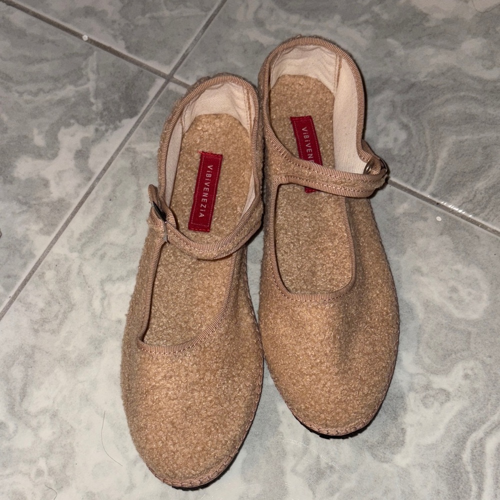 Vibi Venezia - flats size 40 / 8.5 US